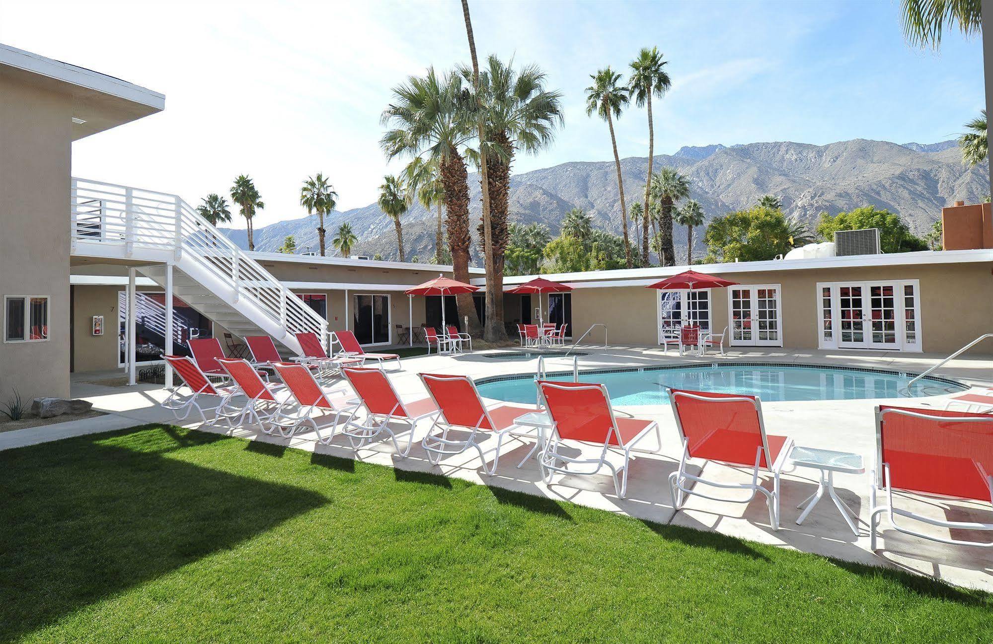 Bearfoot Inn - Clothing Optional Hotel For Gay Men Palm Springs Exterior photo